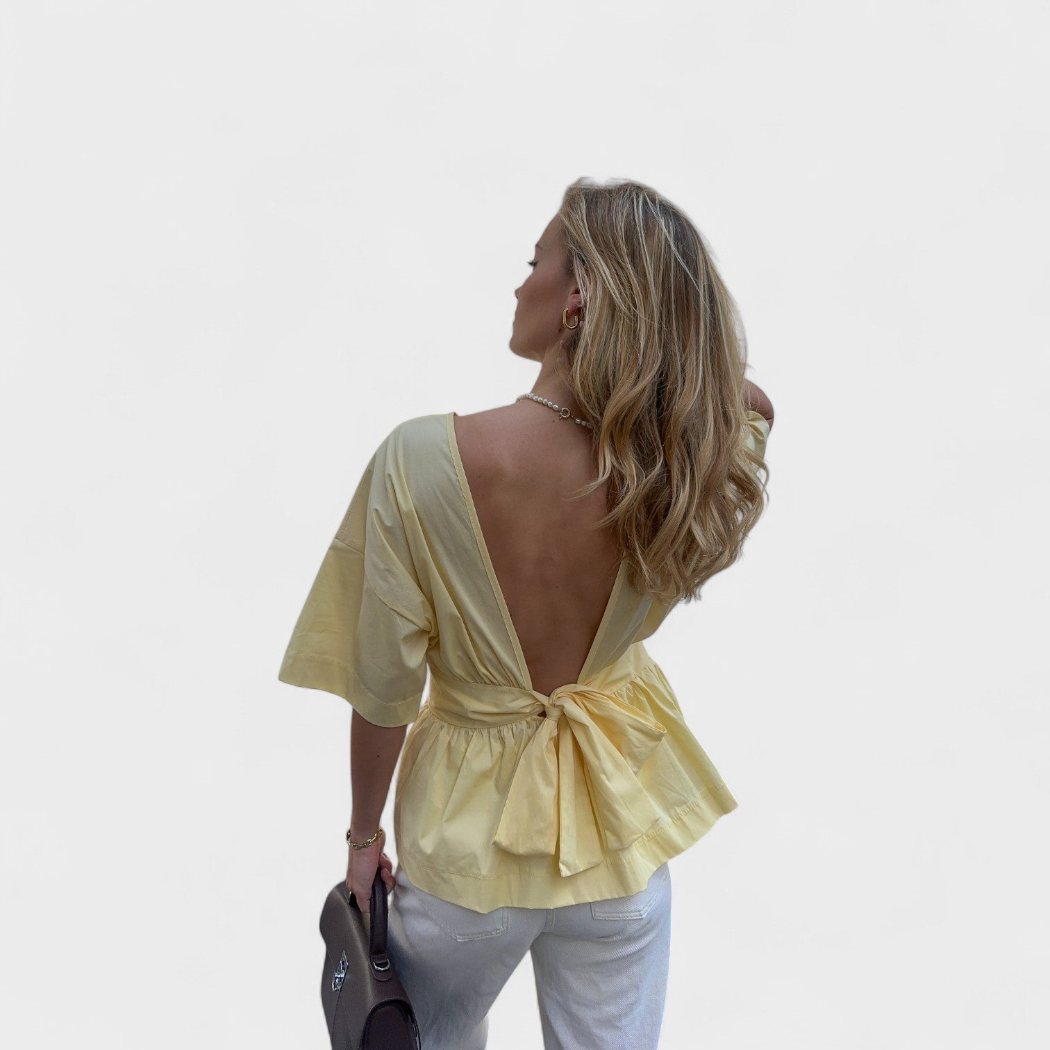 Margareta – Delikatna Bluzica s Udarcem