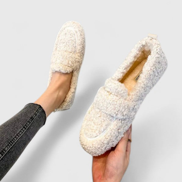 Topla slip-on obuća s elegantnim dizajnom