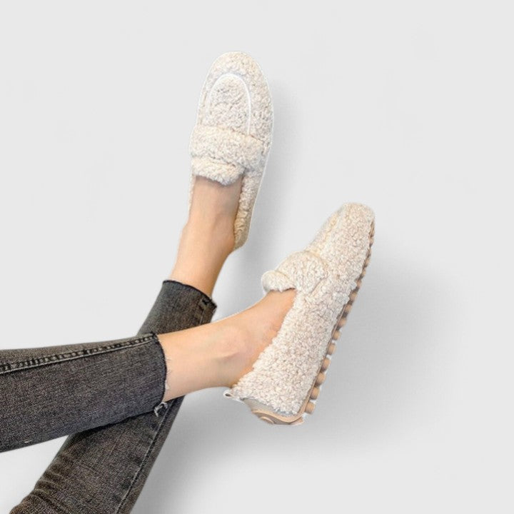 Topla slip-on obuća s elegantnim dizajnom